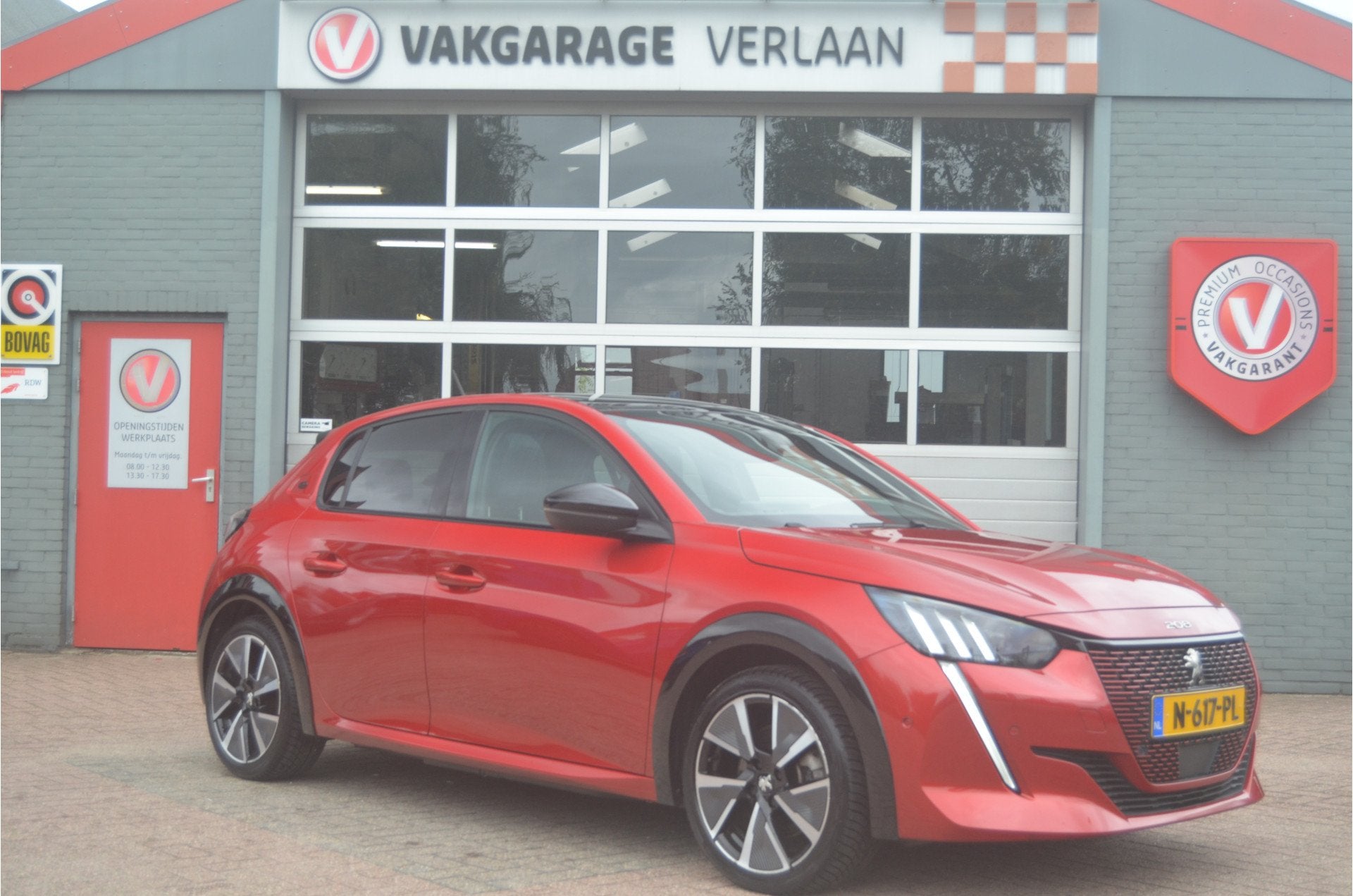 Peugeot e-208 EV GT Pack 50 kWh Panodak Dodehoeks., Auto's, 12 maanden, 136 pk, Gebruikt, Automatische klimaatregeling