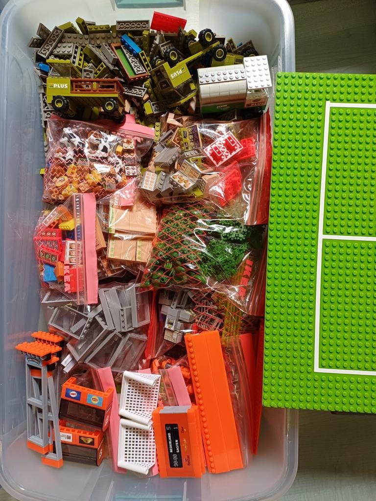 Plusbricks supermarkt, boerderij en EK-stadion, Ophalen