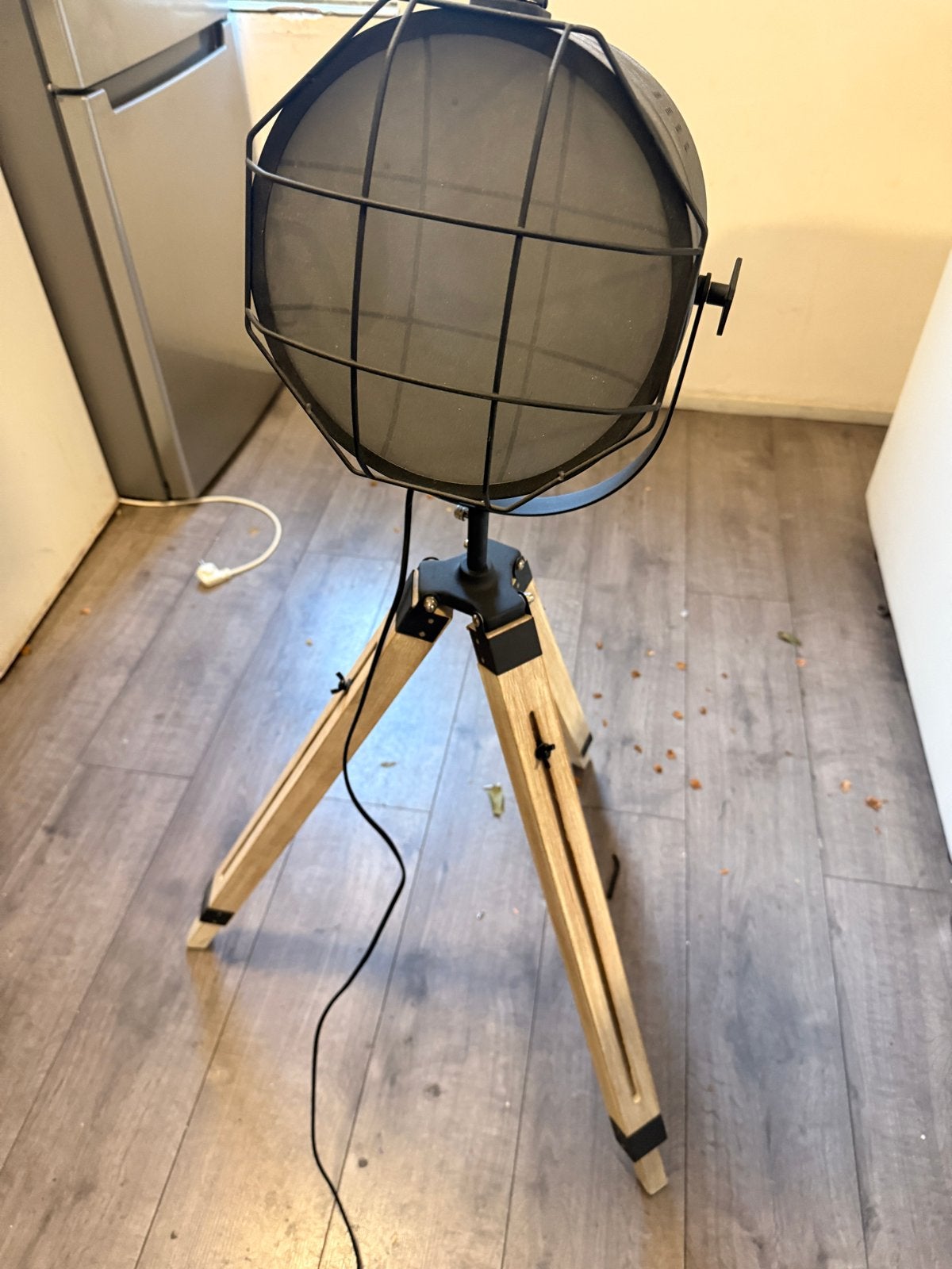 Stoere industriële vloerlamp op statief, Ophalen of Verzenden, Gebruikt, Hout, Minder dan 100 cm
