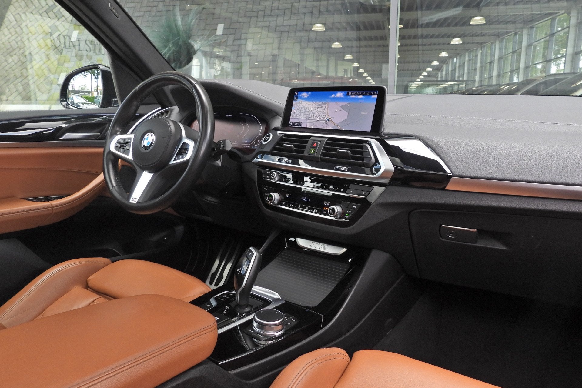 BMW X3 xDrive30e High Executive M Sport Automaat / Panoramad, Auto's, Gebruikt, 4 cilinders, Zwart, Bedrijf
