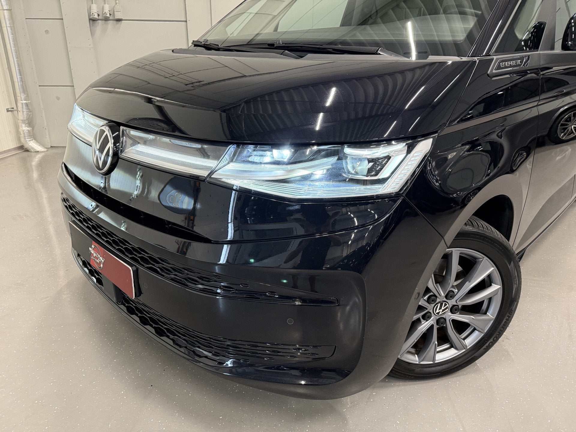 Volkswagen Multivan 1.4 eHybrid L2 Energetic 7p. PANO/SOH 94, Dealer onderhouden, Stof, Gebruikt, Zwart