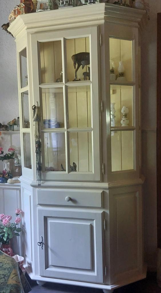 Prachtige witte vitrinekast voor in landelijk interieur, Ophalen, 200 cm of meer, 25 tot 50 cm, Met deur(en)