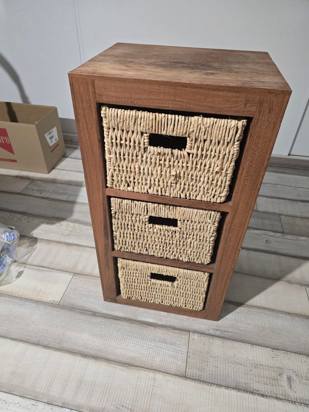 Houten ladekastje met 3 rieten manden, Ophalen, Minder dan 50 cm, Gebruikt, Overige materialen