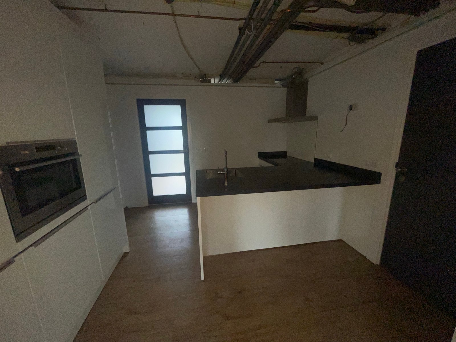 Moderne witte hoekkeuken met inbouwapparatuur, Ophalen, Gebruikt, Wit, Hoekkeuken