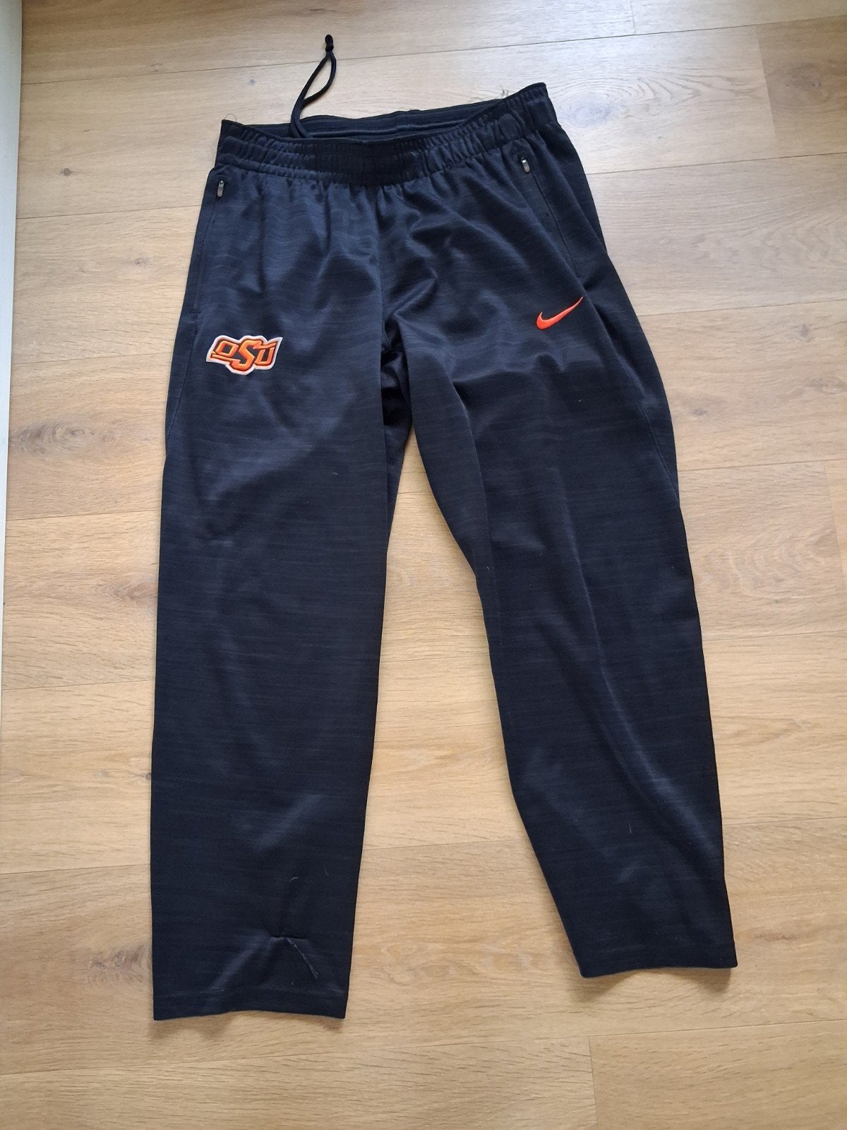 Nike Oklahoma University Dri-FIT Broek Grijs XL, Nike, Maat 56/58 (XL), Ophalen of Verzenden, Grijs