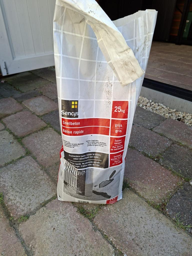 GRATIS Sencys Snelbeton 25kg Grijs - gebruikt, Ophalen, Nieuw
