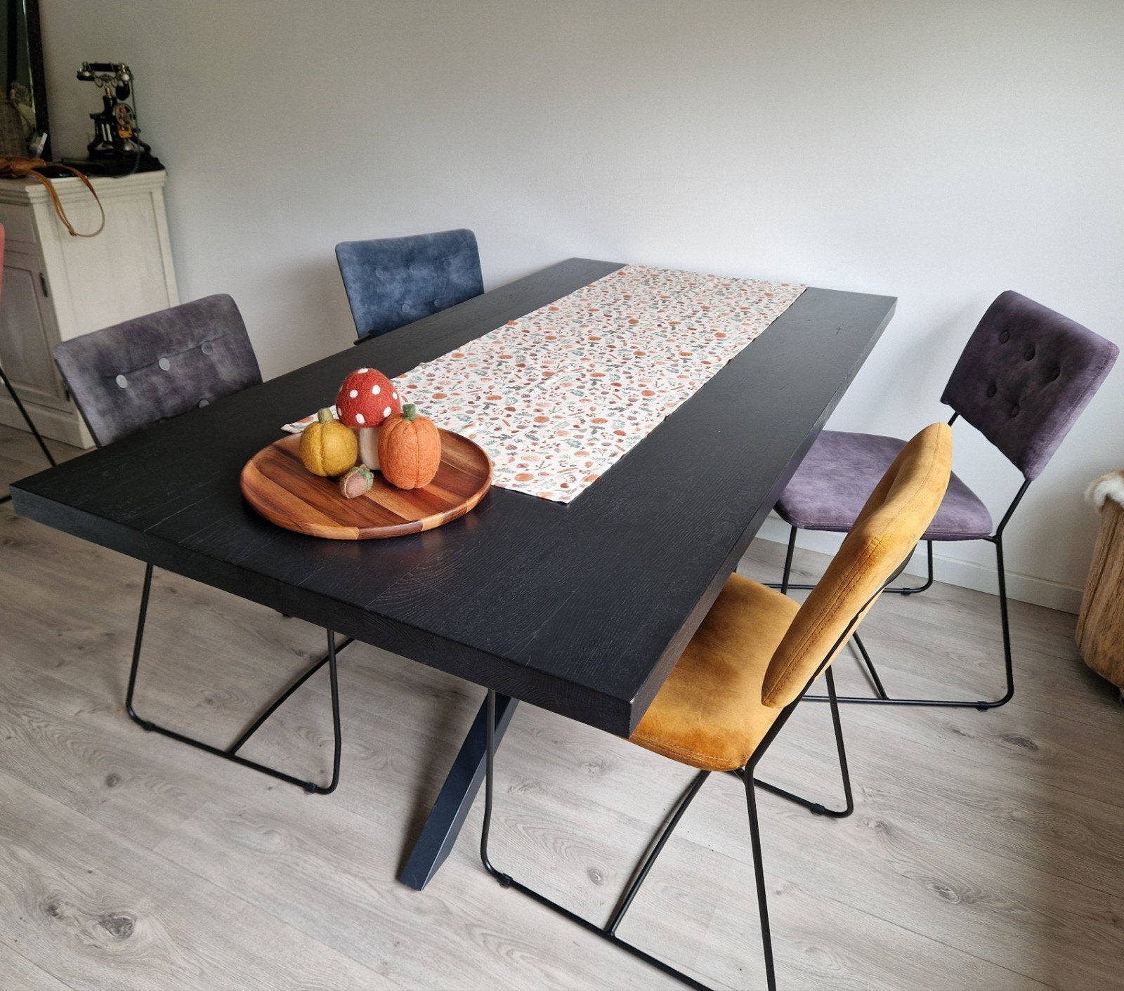 Complete eethoek Trendhopper: tafel + 4 suède stoelen, Ophalen, Rechthoekig, 50 tot 100 cm