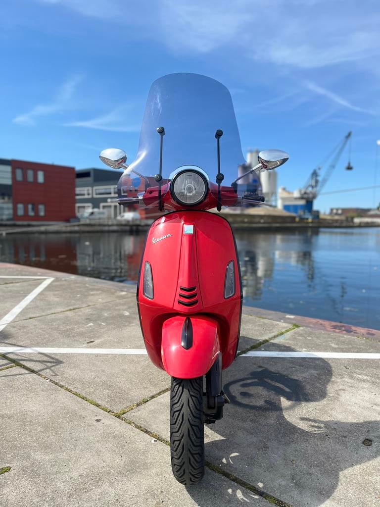 Vespa Primavera 125 3V i.e. Akrapovič Veel extra’s 125cc, Ophalen, Overige modellen, 125 cc, Zo goed als nieuw