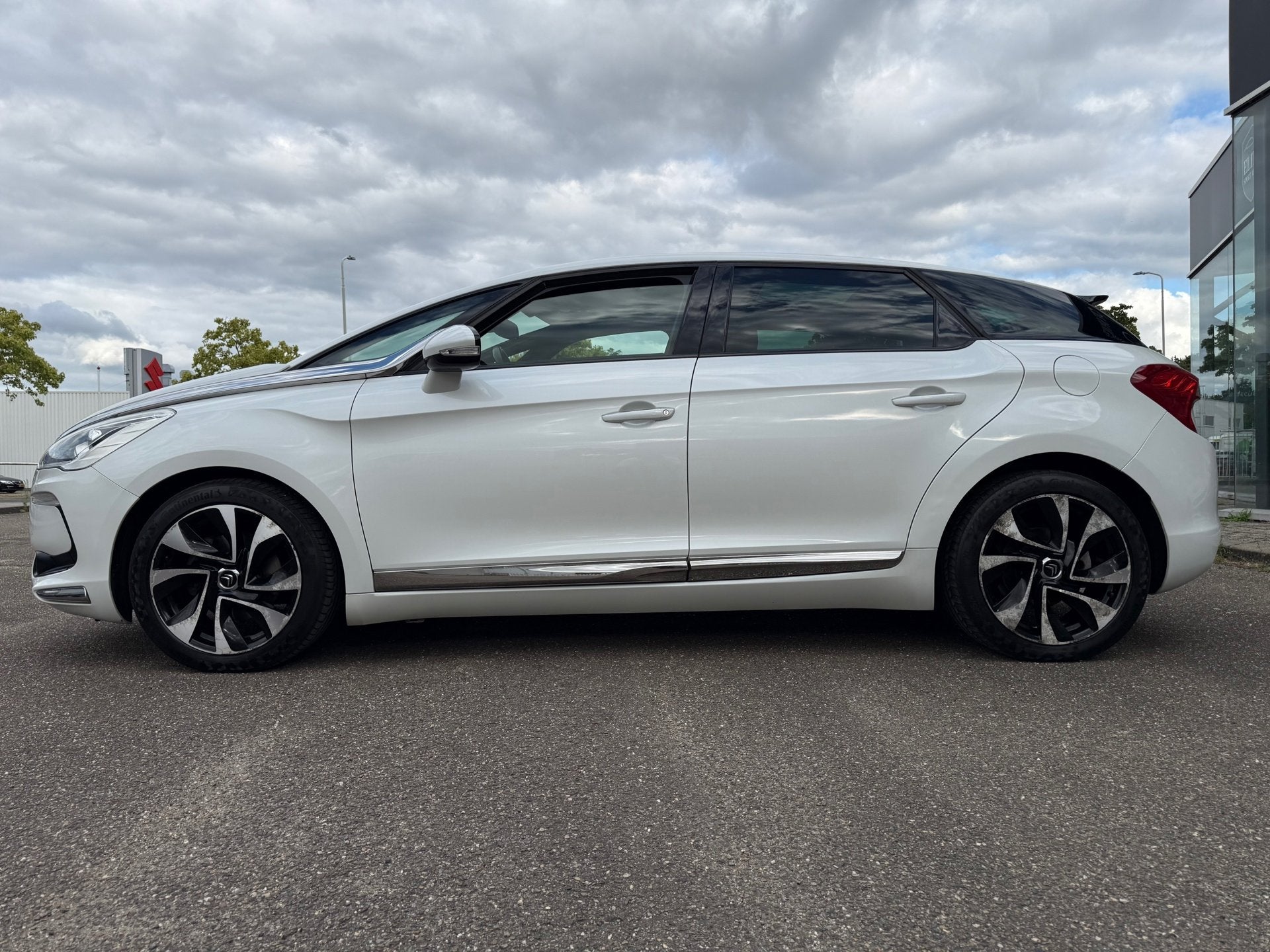 Citroen DS5 1.6 THP So Chic I Pano I Automaat I Massage, Auto's, Gebruikt, Zwart, Wit, 1598 cc