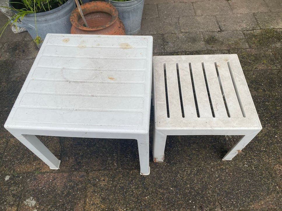 2 Witte Kunststof Bijzettafels/Krukjes - Gebruikt, Tuin en Terras, Ophalen, Gebruikt, Rechthoekig, Kunststof