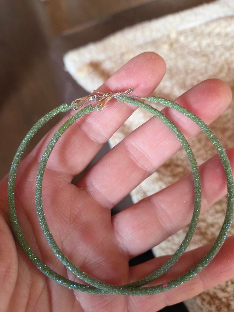 Groene glitter oorringen - Grote hoepel oorbellen, Overige materialen, Hangers, Nieuw, Ophalen of Verzenden