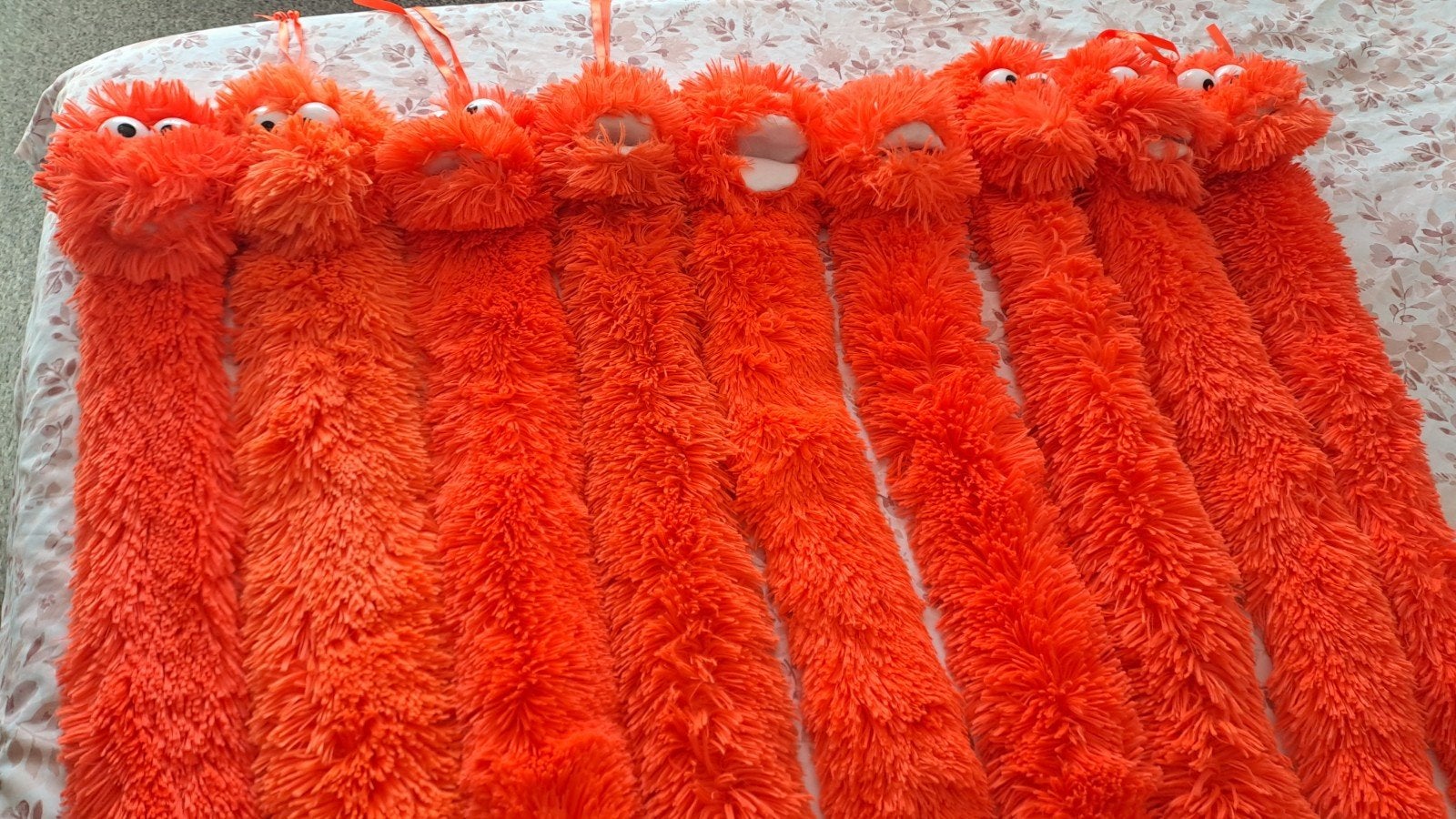 Beesie sjaal - Oranje pluche sjaal met ogen, Hobby en Vrije tijd, Versiering, Onbekend, Ophalen of Verzenden, Zo goed als nieuw