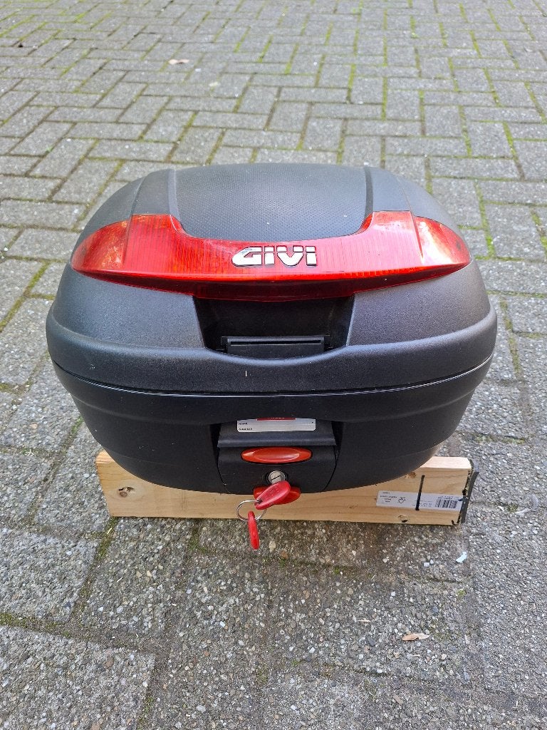 Topkoffer givi, Fietsen en Brommers, Ophalen, Gebruikt, Elektrisch