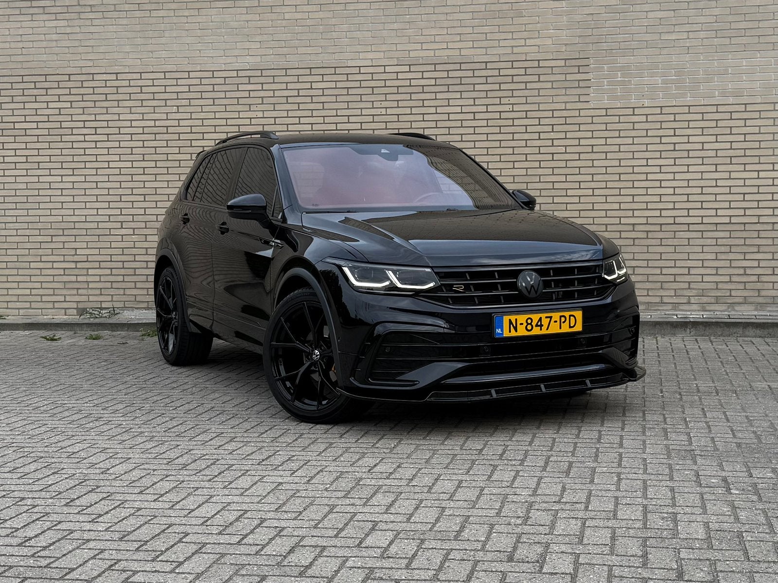 ## Volkswagen Tiguan 1.5 TSI 150pk DSG 2021 Zwart ##, 4 cilinders, 1436 kg, Leder en Stof, Zwart
