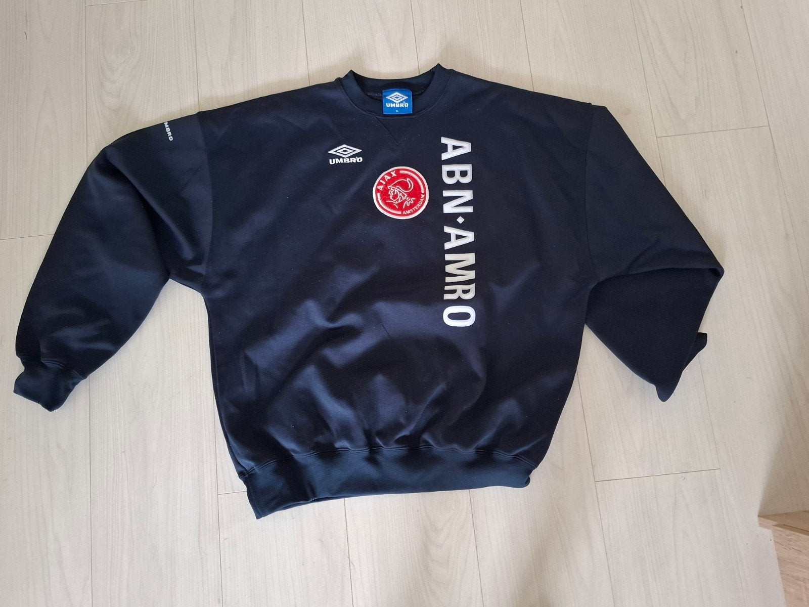 Ajax originele trainings trui XL nieuw, Kleding | Heren, Sportkleding, Zwart, Ophalen of Verzenden, Voetbal, Umbro