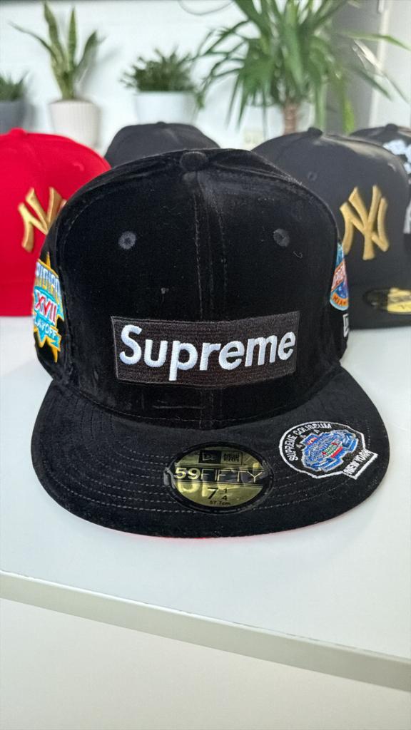 Supreme New Era Box Logo Fitted Cap Zwart Fluweel, Ophalen of Verzenden, Zo goed als nieuw, Pet