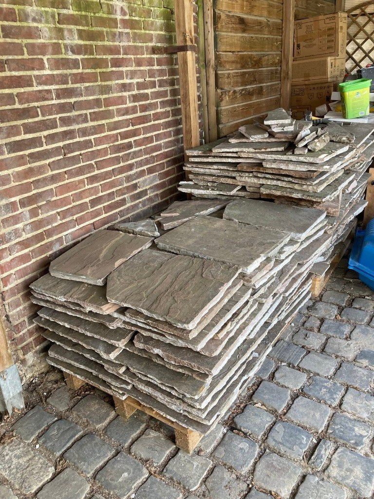 Roodgrijze natuursteen tegels, 40 bij 55 cm, 3 tot 5 cm dik, Ophalen, Gebruikt, Terrastegels, Natuursteen