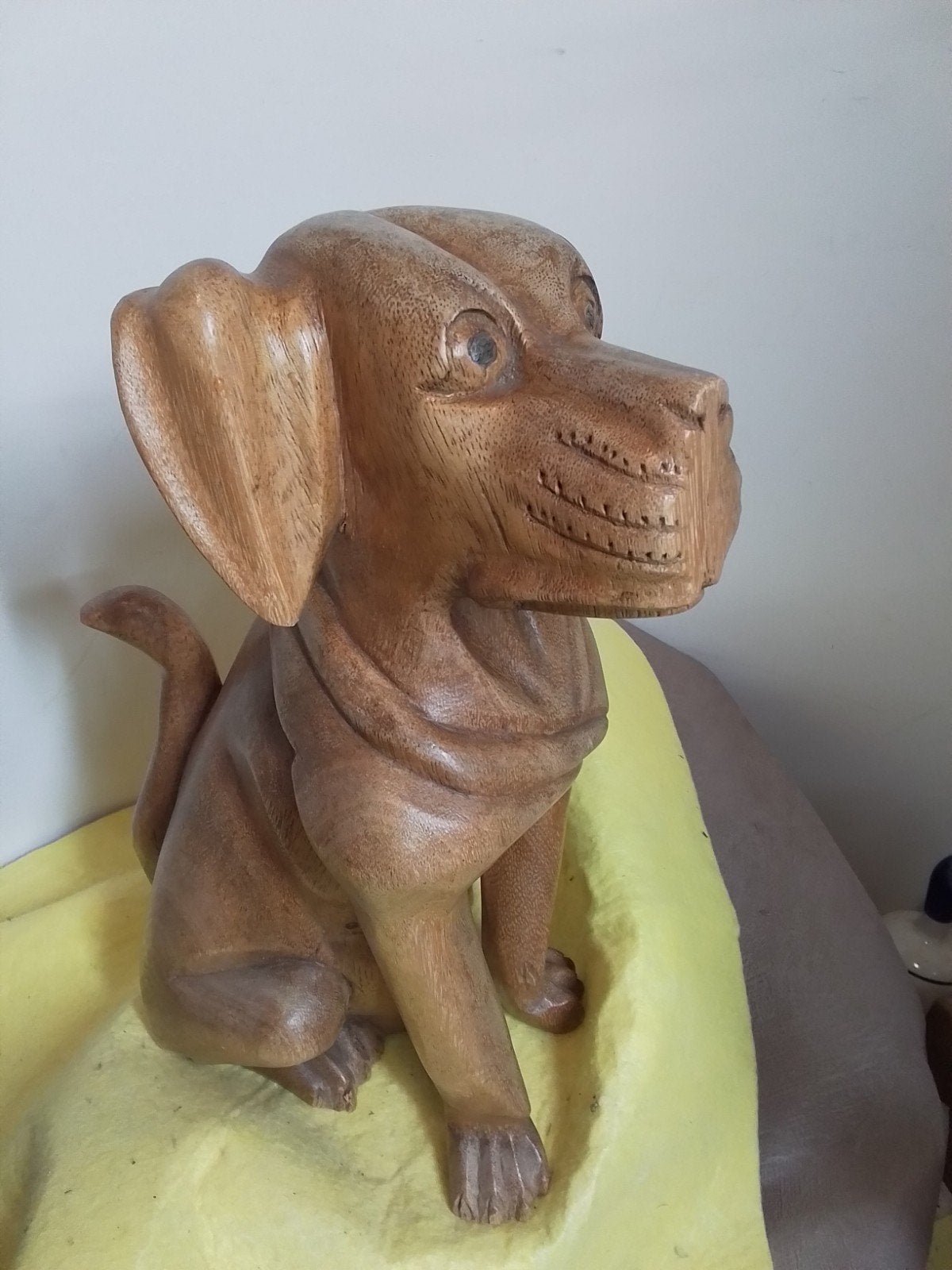12618) mooi groot houten beeld hond  hoog 32cm, Antiek en Kunst, Ophalen of Verzenden