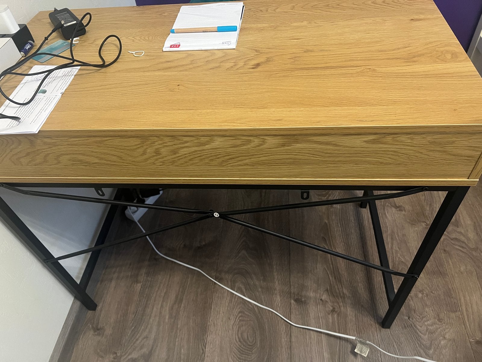 JYSK TRAPPEDAL Office table/ Desk with drawer,warm oak/black, Huis en Inrichting, Bureaus, Ophalen, Bruin, Zo goed als nieuw, Jysk