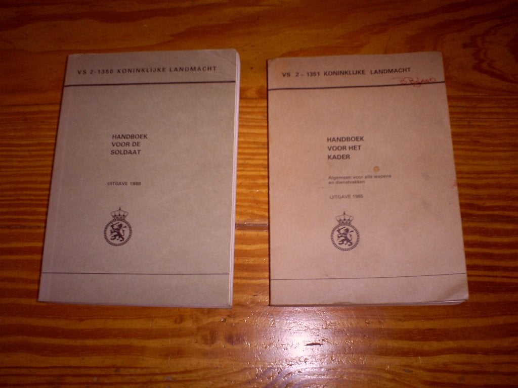 Handboek soldaat en officier kader Nederland jaren 80, Ophalen of Verzenden, Landmacht, Nederland, Boek of Tijdschrift