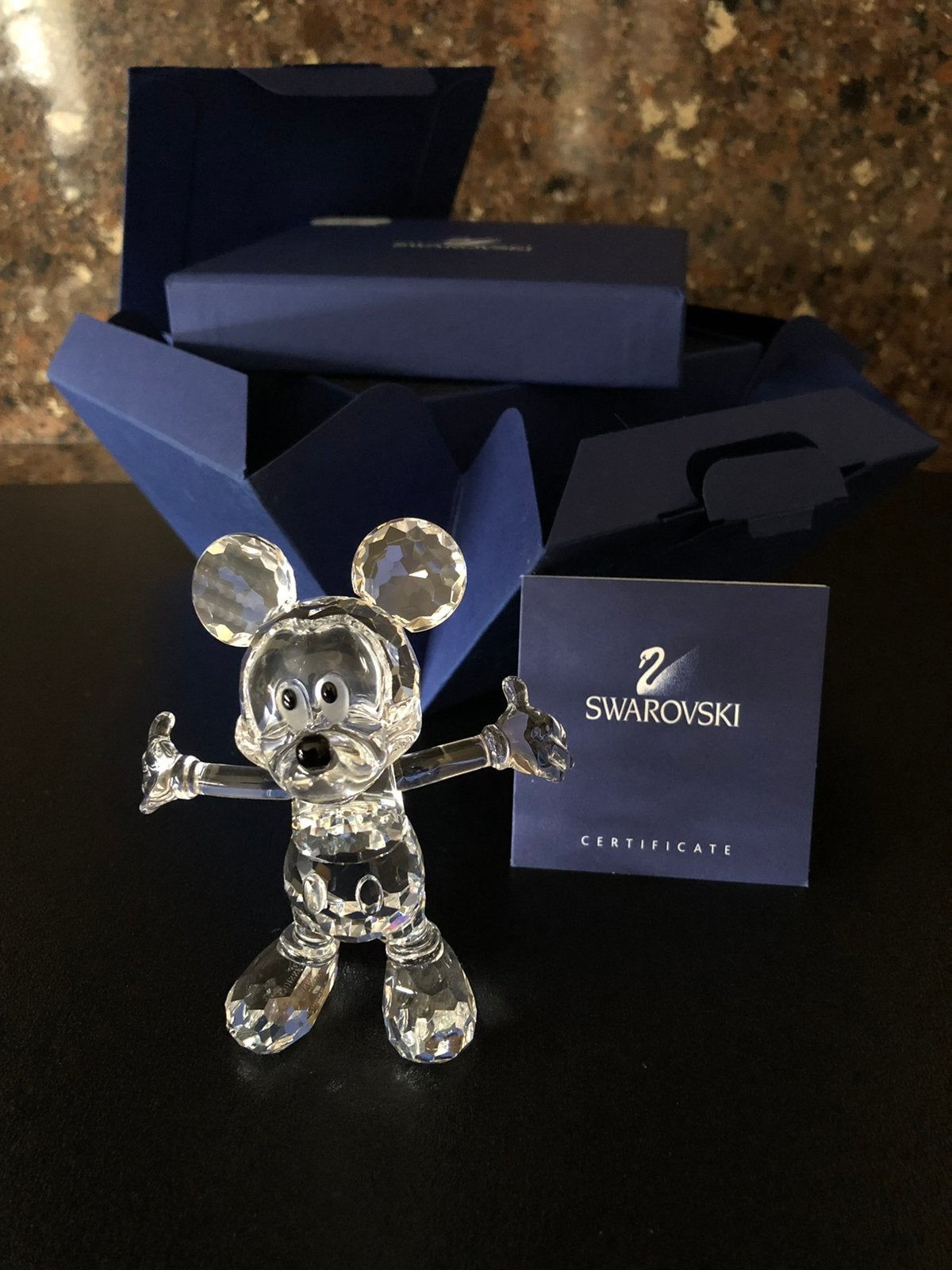NIEUWSTAAT SWAROVSKI MICKEY MOUSE DISNEY BEELDJE, Ophalen of Verzenden, Zo goed als nieuw, Figuurtje
