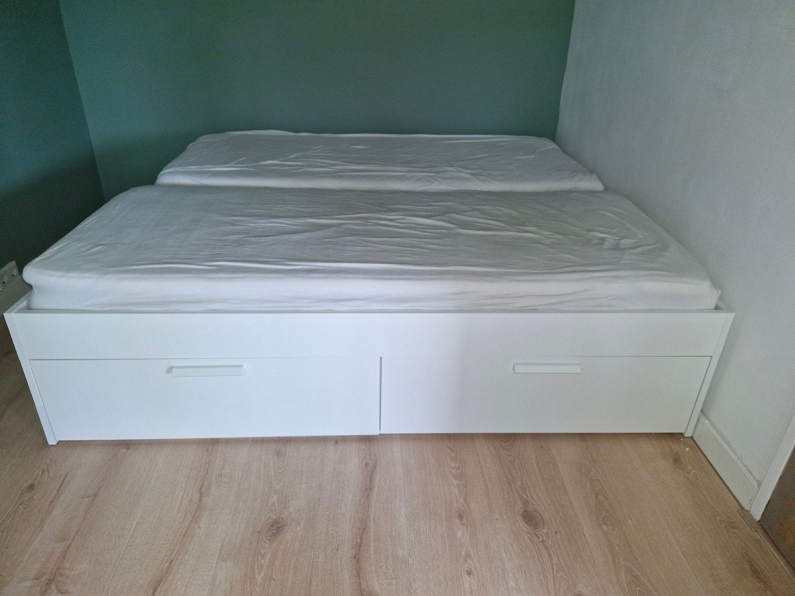 2 eenpersoonsbedden brimnes met lades en goede abz matrassen, Verstelbaar, 90 cm, Eenpersoons, Wit