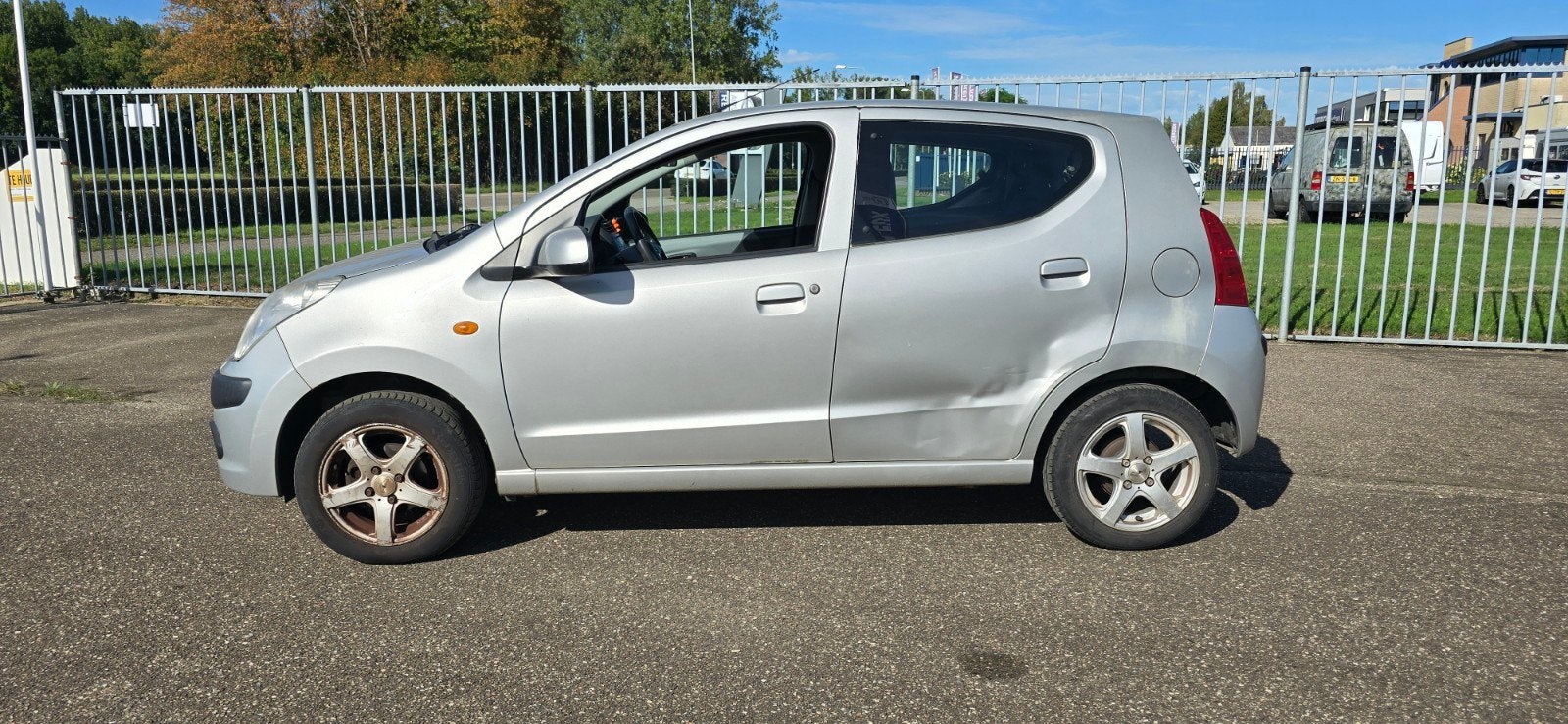 Nissan Pixo 5 deurs airco, Auto's, Voorwielaandrijving, 200 kg, 4 stoelen, Handgeschakeld