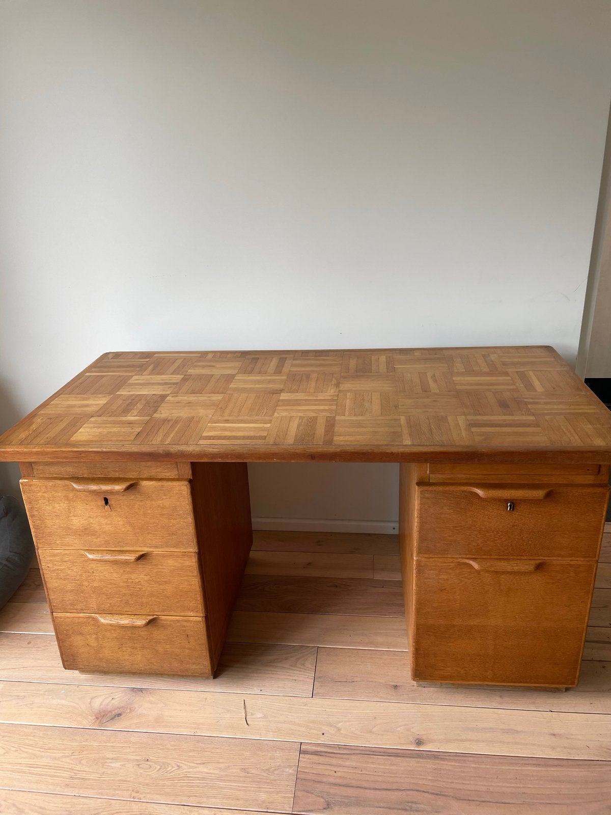 Vintage Eiken Bureau met 4 Lades en Opbergruimte afk, Huis en Inrichting, Gebruikt, Ophalen of Verzenden, Hout, Met lades