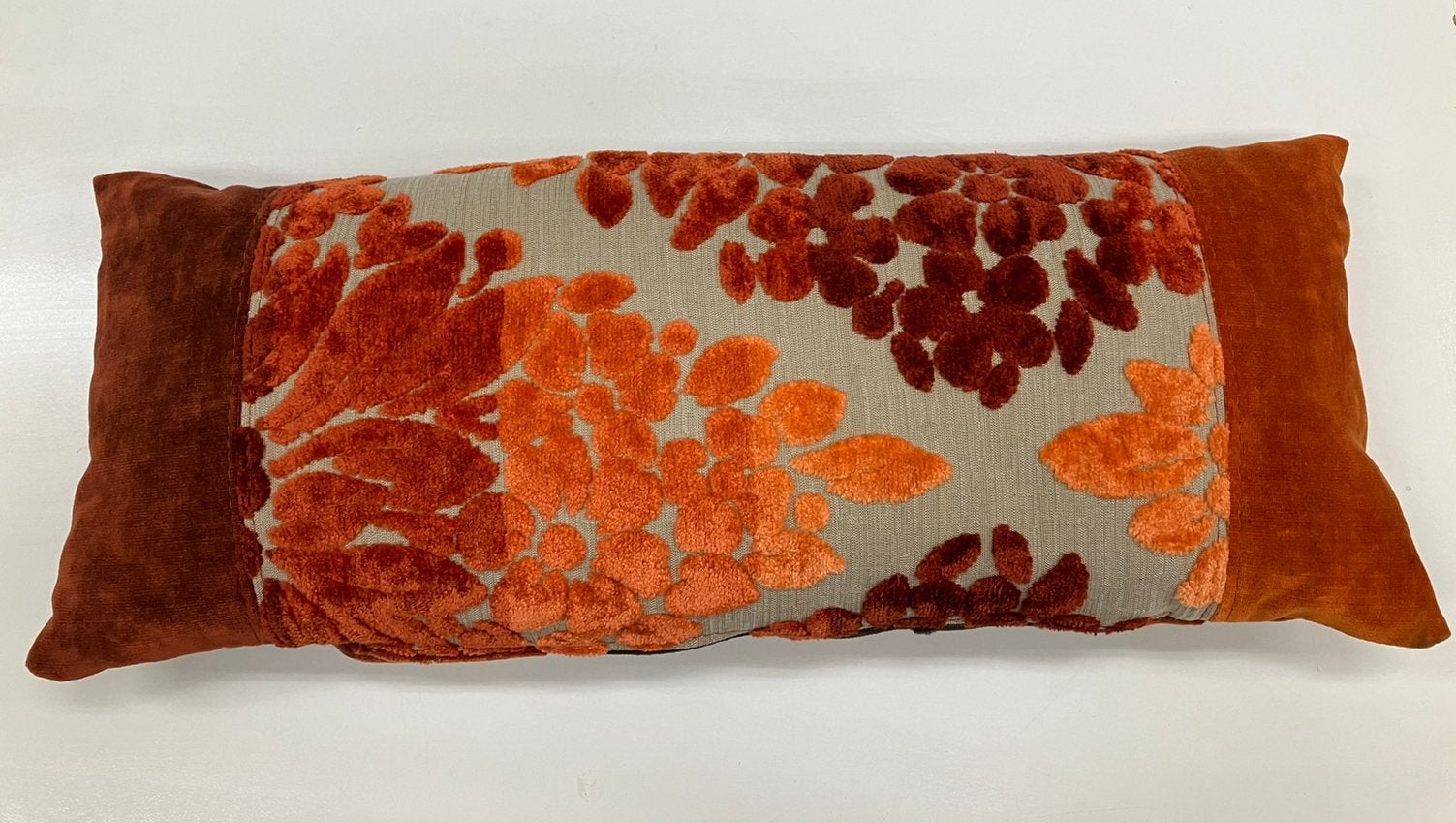 Uniek kussen gemaakt van stalenboeken, Huis en Inrichting, Woonaccessoires | Kussens, Ophalen of Verzenden, Oranje, Rechthoekig