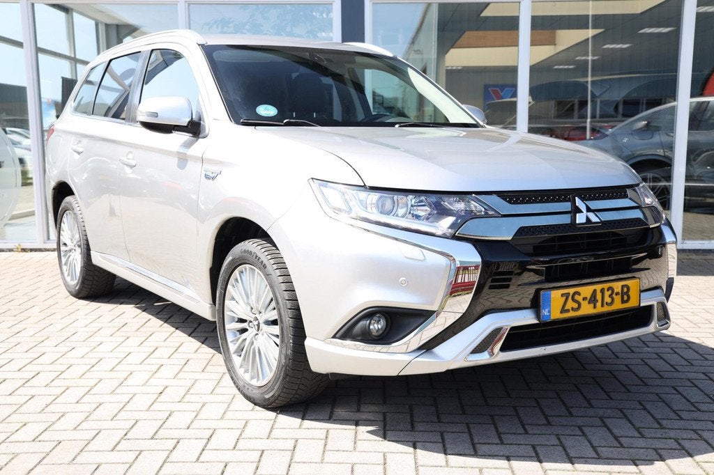 Mitsubishi Outlander 2.4 PHEV Pure+|Camera|Trekhaak|PDC|, Automaat, 135 pk, Euro 6, 4 cilinders
