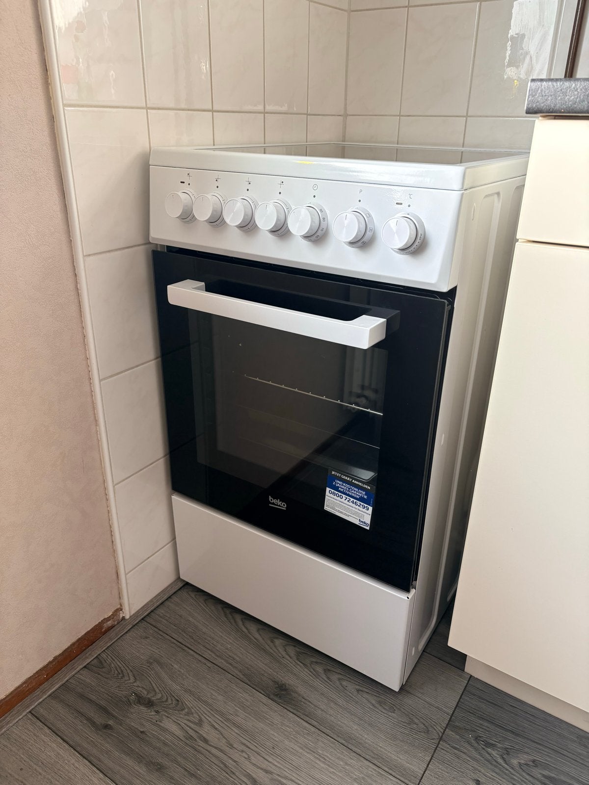 Beko FSM57100GW elektrisch fornuis | keramisch | zgan!, Witgoed en Apparatuur, Fornuizen, Ophalen, Hete lucht, Keramisch, 4 kookzones
