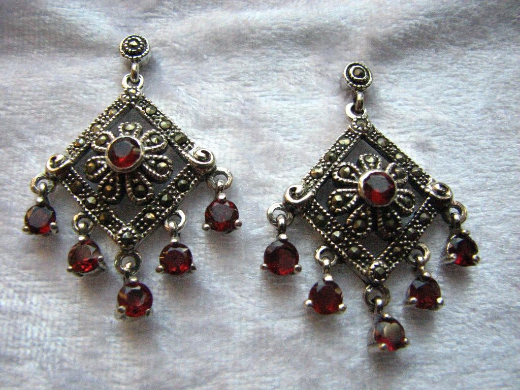 Mooie Aparte Zilveren Oorstekers met Granaten, Sieraden, Tassen en Uiterlijk, Antieke sieraden, Verzenden, Zilver, Oorbellen, Met edelsteen