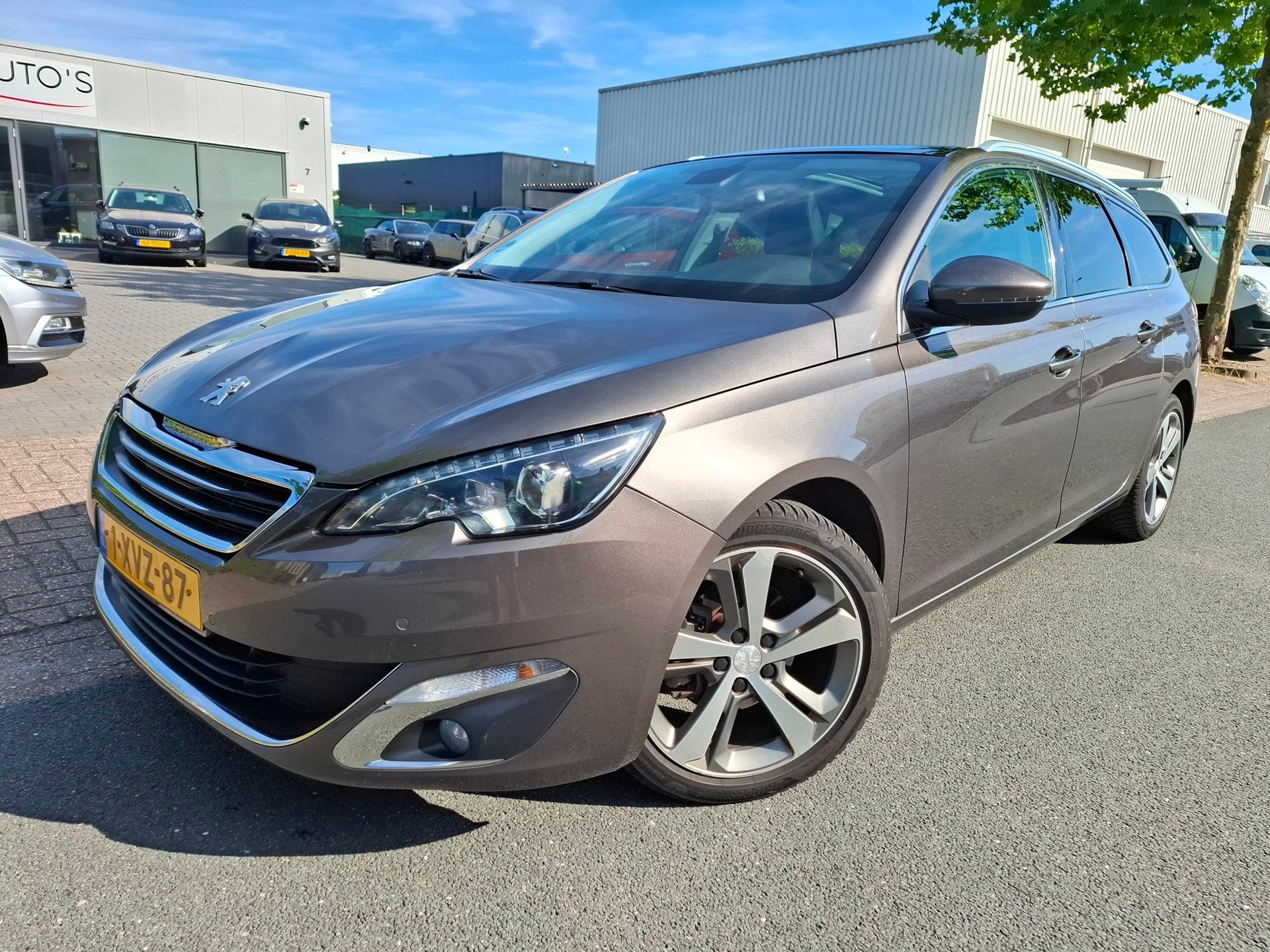Peugeot 308 SW 1.2 e-THP Première CLIMA/ACC/NAVI/PANO/XENON, Voorwielaandrijving, Dealer onderhouden, Gebruikt, 1199 cc