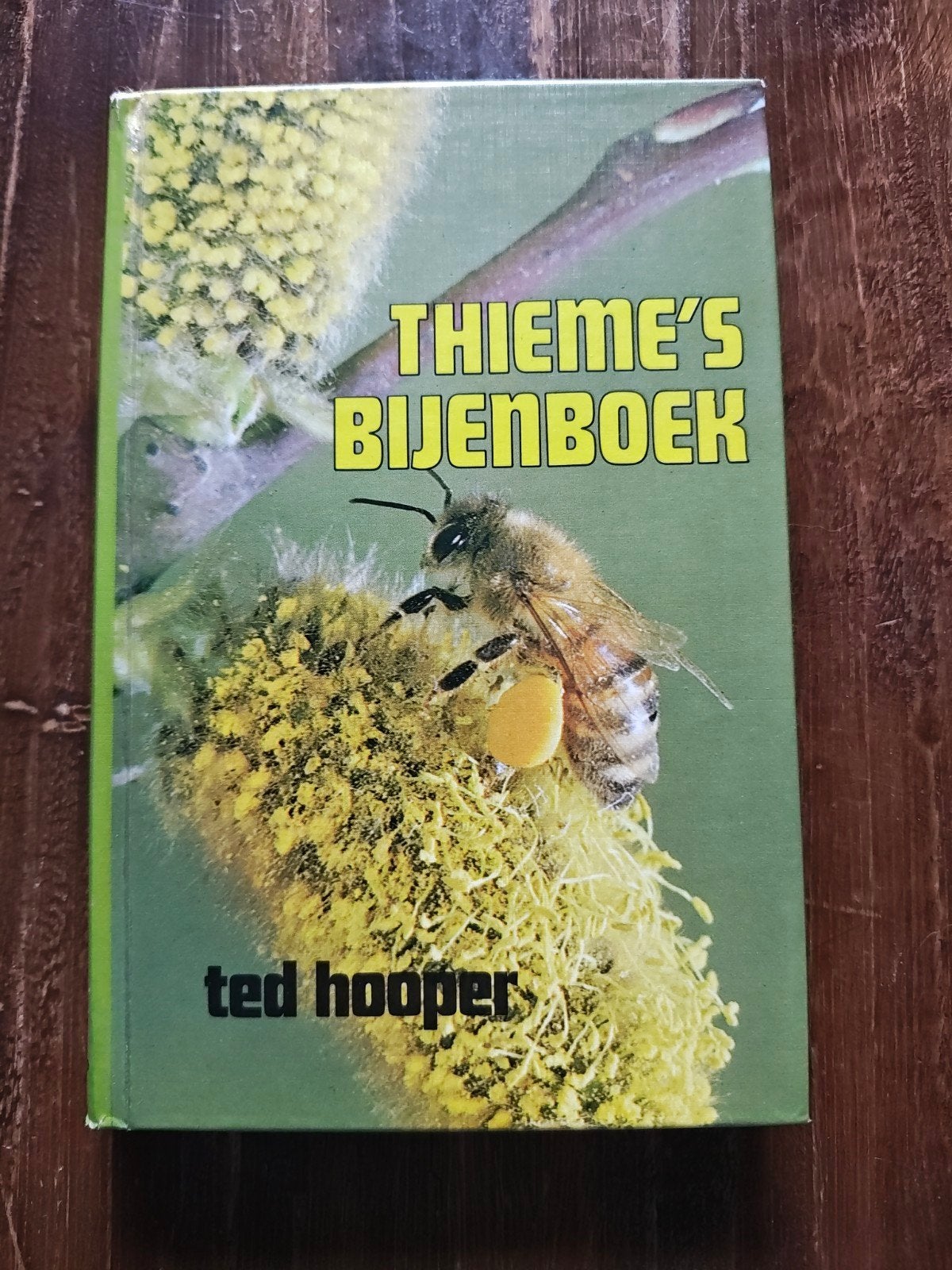 Thieme's Bijenboek - Ted Hooper (Imkerij Handboek), Ophalen of Verzenden, Gelezen, Ted Hooper