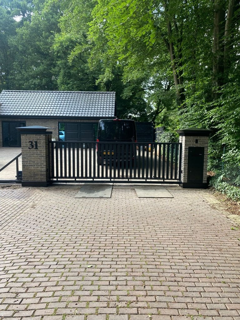 E-Schuifpoort model: 'Sydney' in 2 afmetingen: 4 en 5 meter!, Met poort, Nieuw, IJzer, Spijlenhekwerk