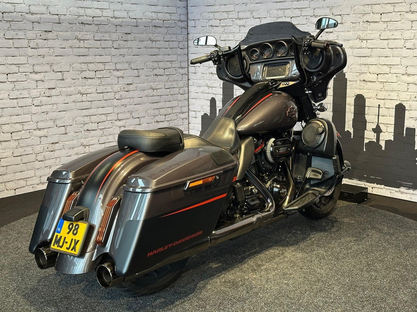 Harley-Davidson FLHXSE CVO STREET GLIDE - BTW verrekenbaar, Laan van Vredenoord 33
2289 DA  RIJSWIJK, NL, Meer dan 35 kW, Overig