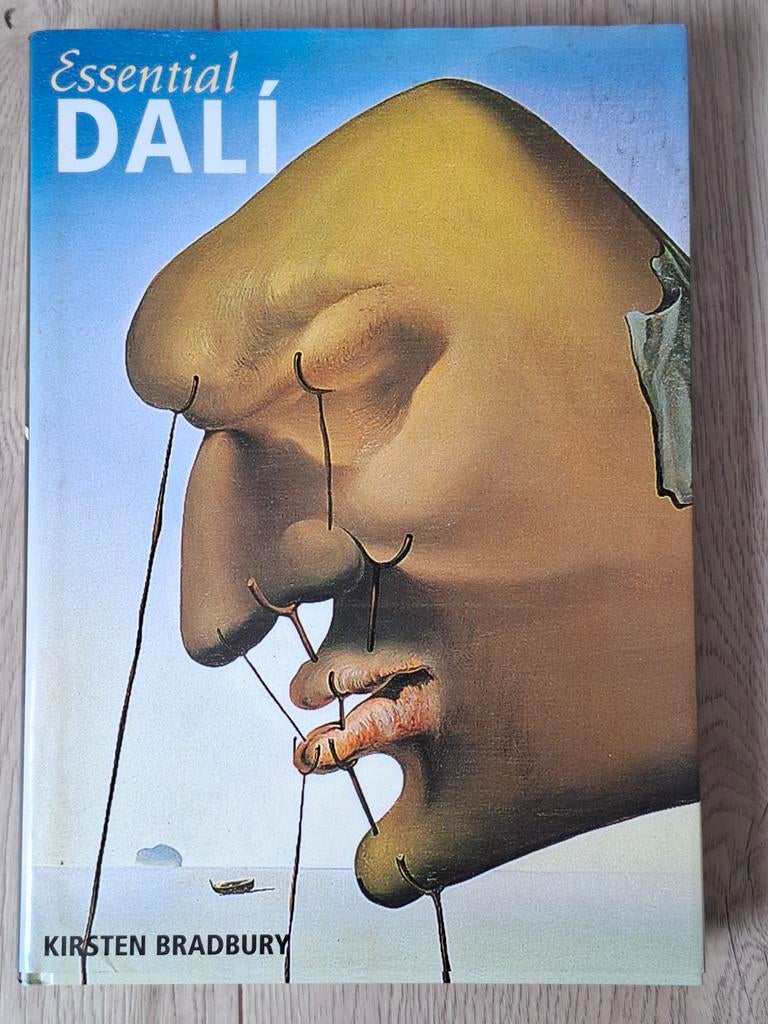 Essential Dalí - Kunstboek over Salvador Dalí, Kirsten Bradbury, Ophalen of Verzenden, Zo goed als nieuw, Overige onderwerpen