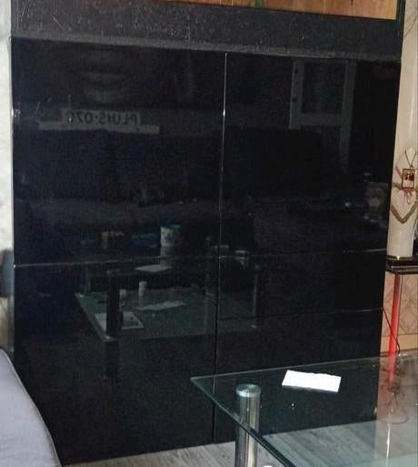 Hoogglans zwarte kast met lades en deurtjes, Huis en Inrichting, Ophalen, Glas, Zo goed als nieuw, 50 tot 75 cm