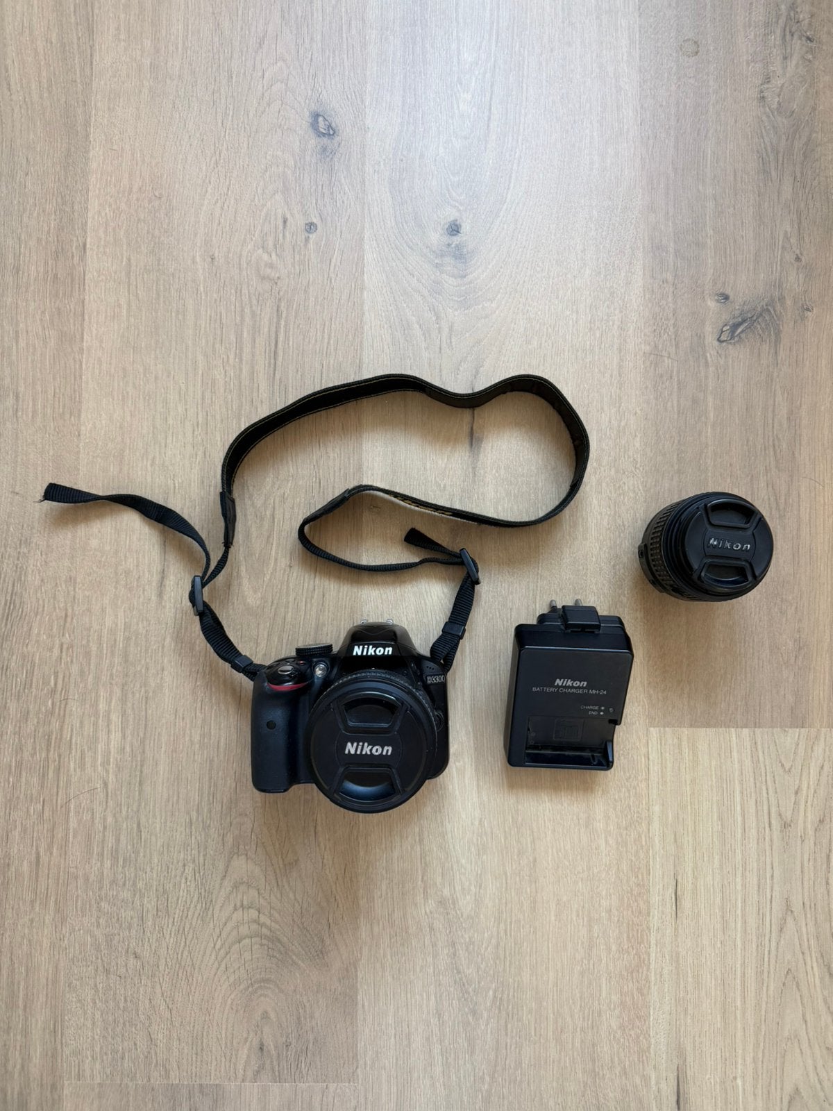 Nikon D3300 + 50mm & 18 - 55mm lens, Gebruikt, Spiegelreflex, Accu, Nikon