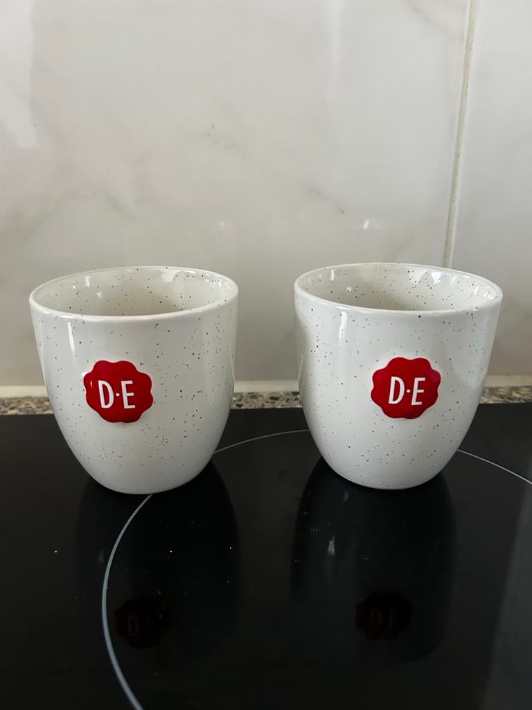 Douwe Egberts koffie/thee kopjes - 2 stuks, Keramiek, Ophalen of Verzenden, Zo goed als nieuw, Overige stijlen