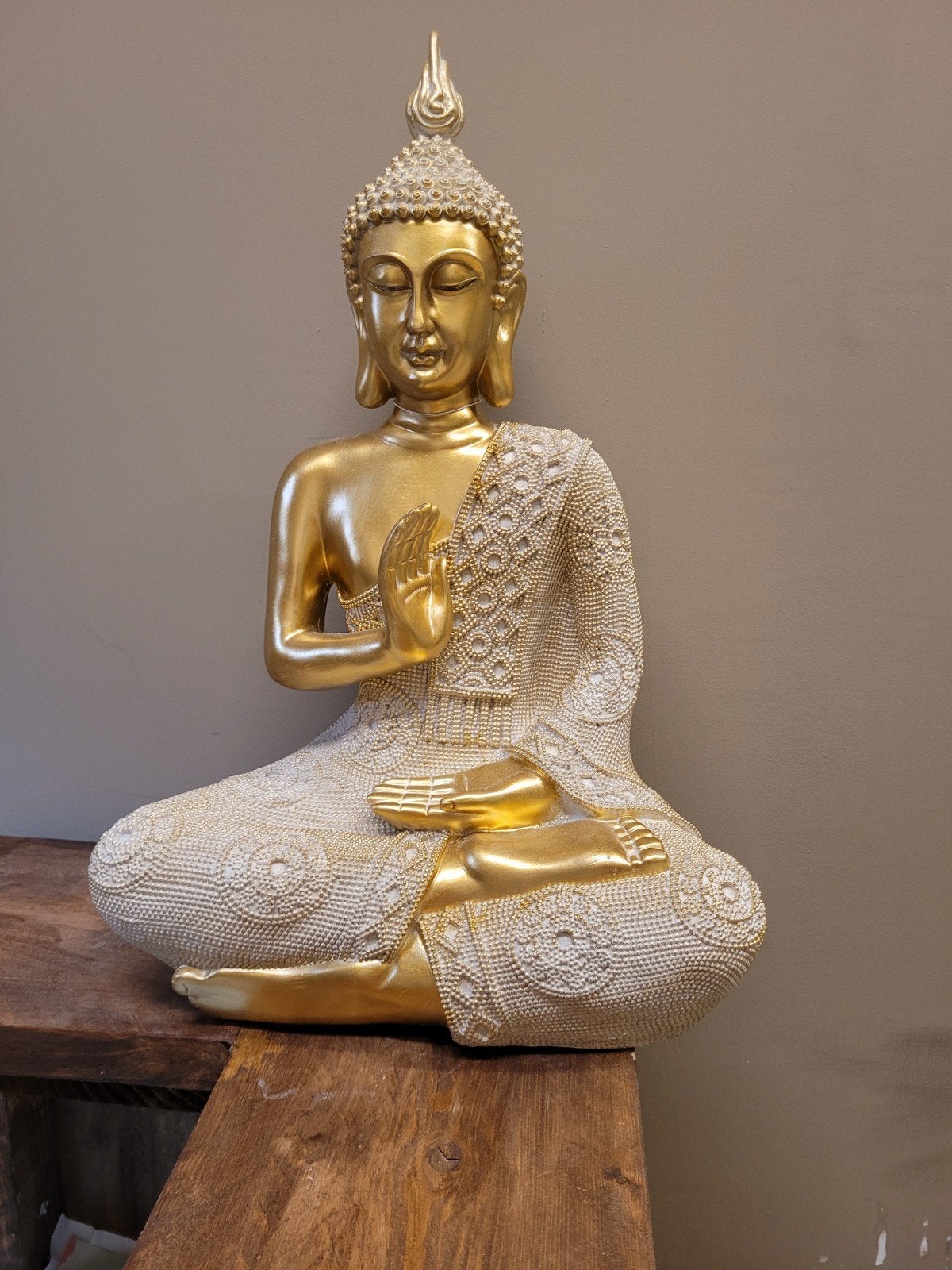 Boeddha Beeld Zittend Goudkleurig - 48 cm, Nieuw, Ophalen of Verzenden, Goud, Overige materialen