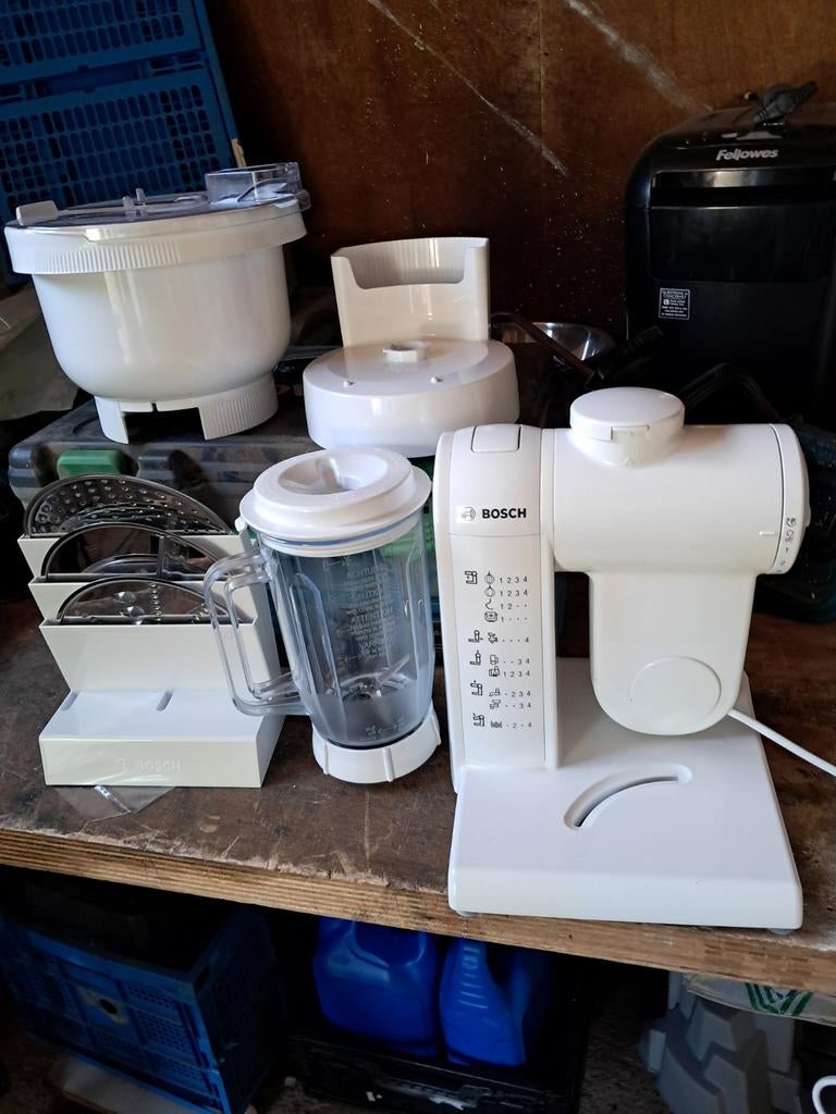 Bosch keukenmachine in zeer goede staat met veel accessoires, Witgoed en Apparatuur, Keukenmixers, Ophalen, Zo goed als nieuw