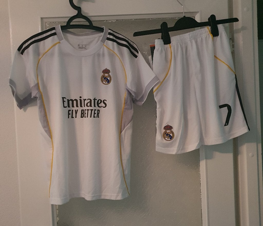 Real Madrid "Ronaldo" kindersetje maat: 160, Maat XS of kleiner, Ophalen of Verzenden, Nieuw, Set
