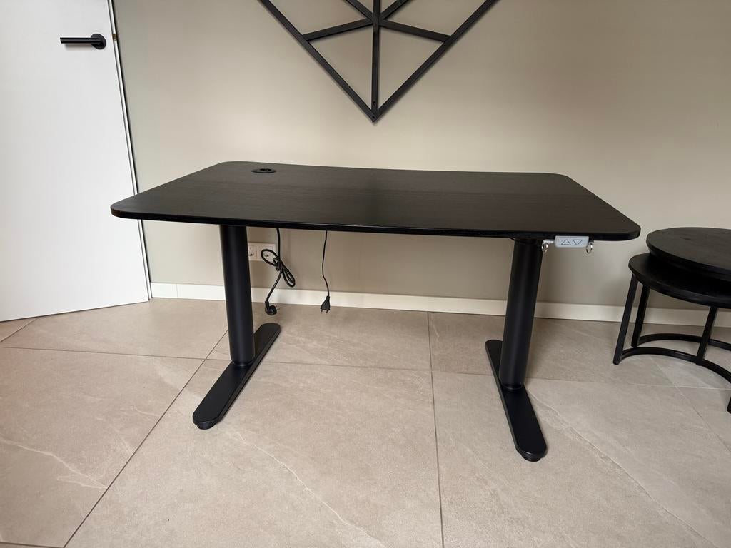 Ikea elektrisch zit-sta bureau 120x80 cm met USB/stopcontact, Ophalen, Elektrisch, Spaanplaat of MDF, Zo goed als nieuw