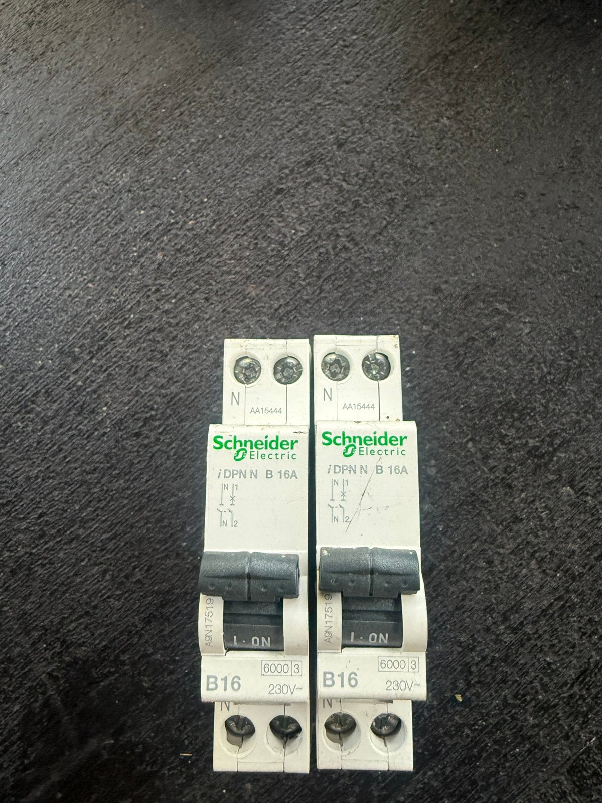 Schneider b16, Ophalen of Verzenden, Gebruikt, Schneider Electric, Aardlekautomaat