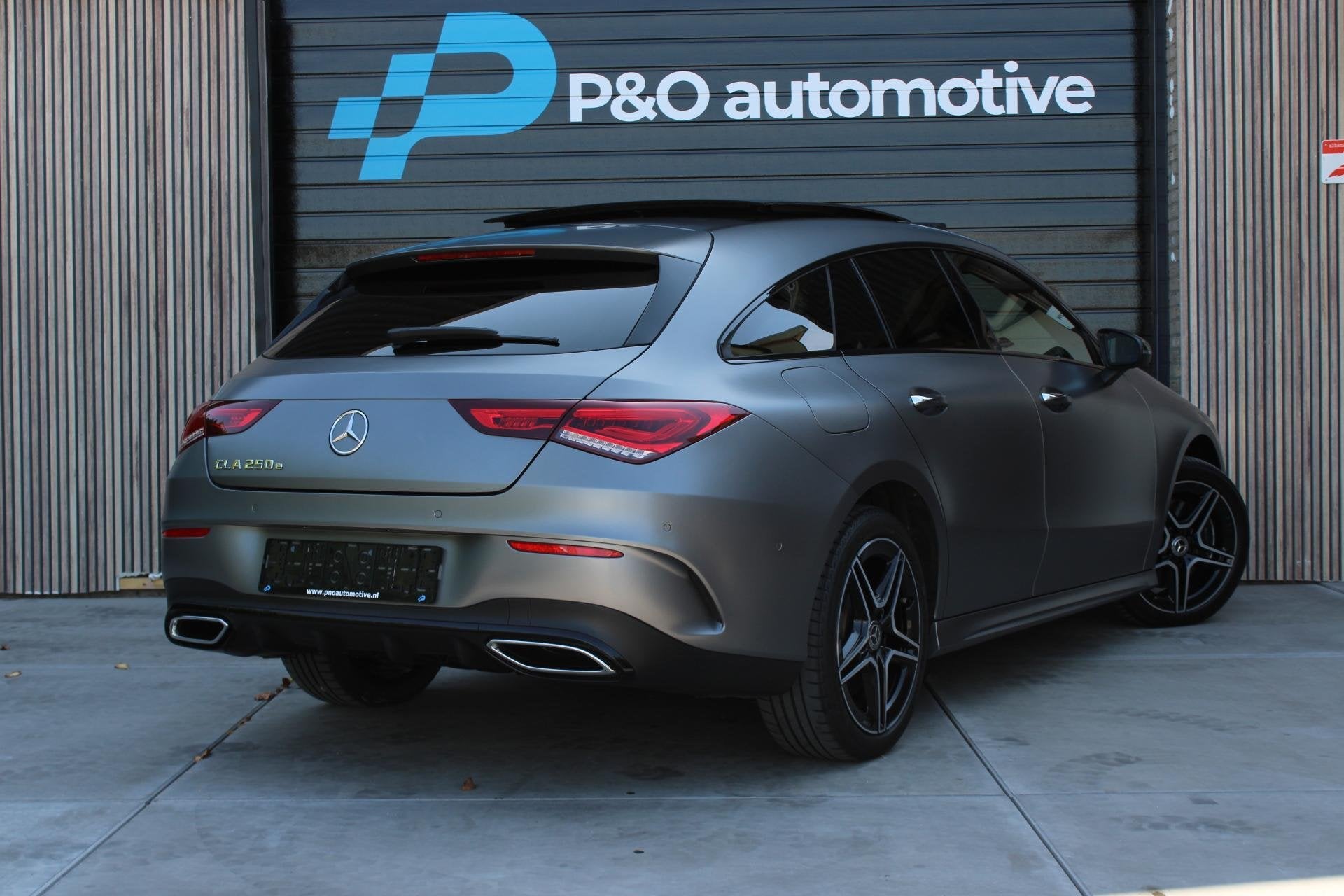 Mercedes CLA-klasse Shooting Brake 250 e AMG Line PANO | MAT, Auto's, Zwart, 4 cilinders, Met garantie (alle), 1650 kg
