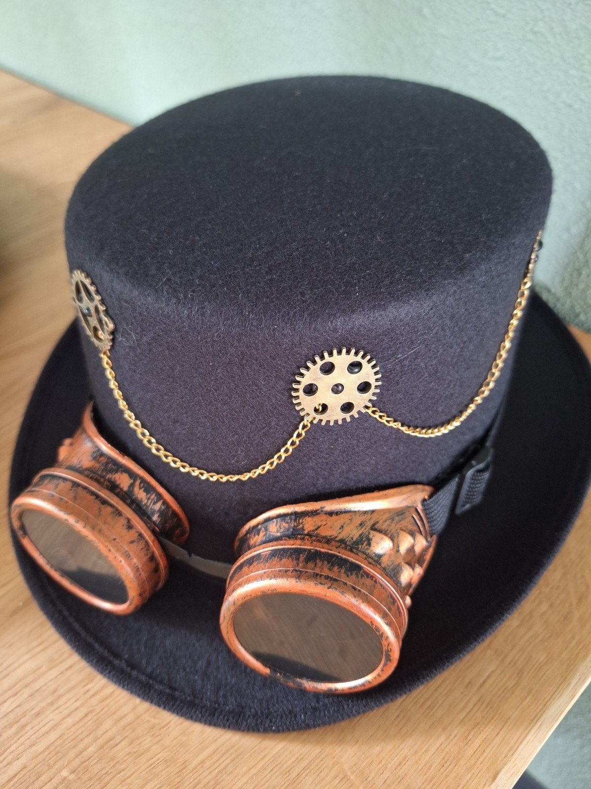 Steampunk hoge hoed met bril en tandwielen, Ophalen of Verzenden, Zo goed als nieuw