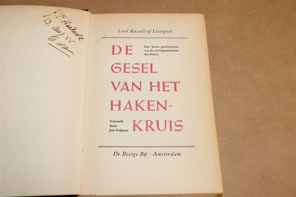 De Gesel van het Hakenkruis — Nazi-Oorlogsmisdaden 1955, Ophalen of Verzenden, Tweede Wereldoorlog, Gelezen, Overige onderwerpen