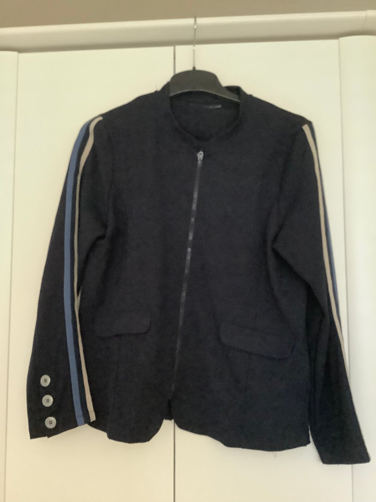 Mooi blauw jasje maat 2XL/44