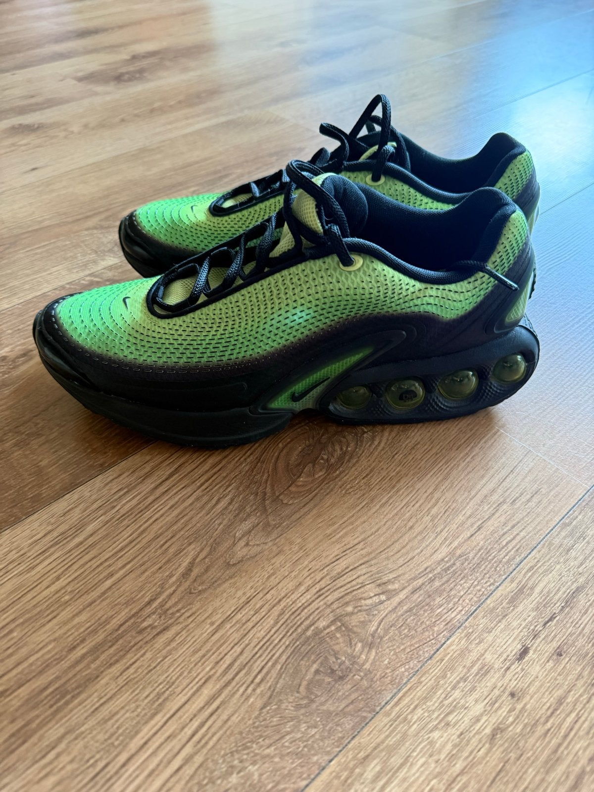 Nike Air Max DN- Neon Groen, Ophalen of Verzenden, Zo goed als nieuw, Overige kleuren, Sneakers of Gympen